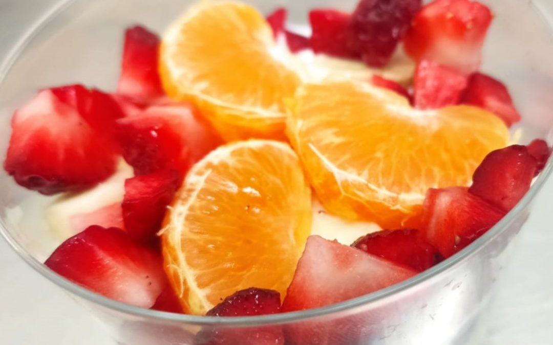 El combinado de yogurt con fruta fresca